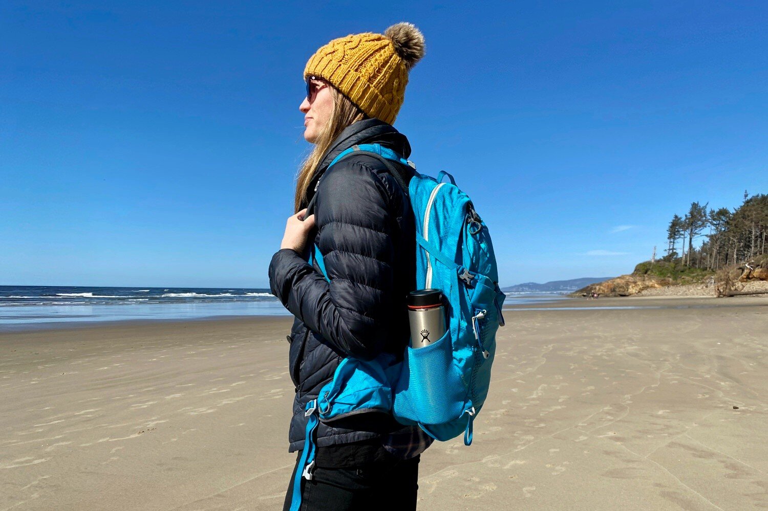 https://www.cleverhiker.com/wp-content/uploads/2020/05/Taking-the-Hydro-Flask-Lightweight-Trail-Series-Wide-Mouth-Vacuum-Insulated-Water-Bottles-on-a-dayhike-at-the-beach.jpeg