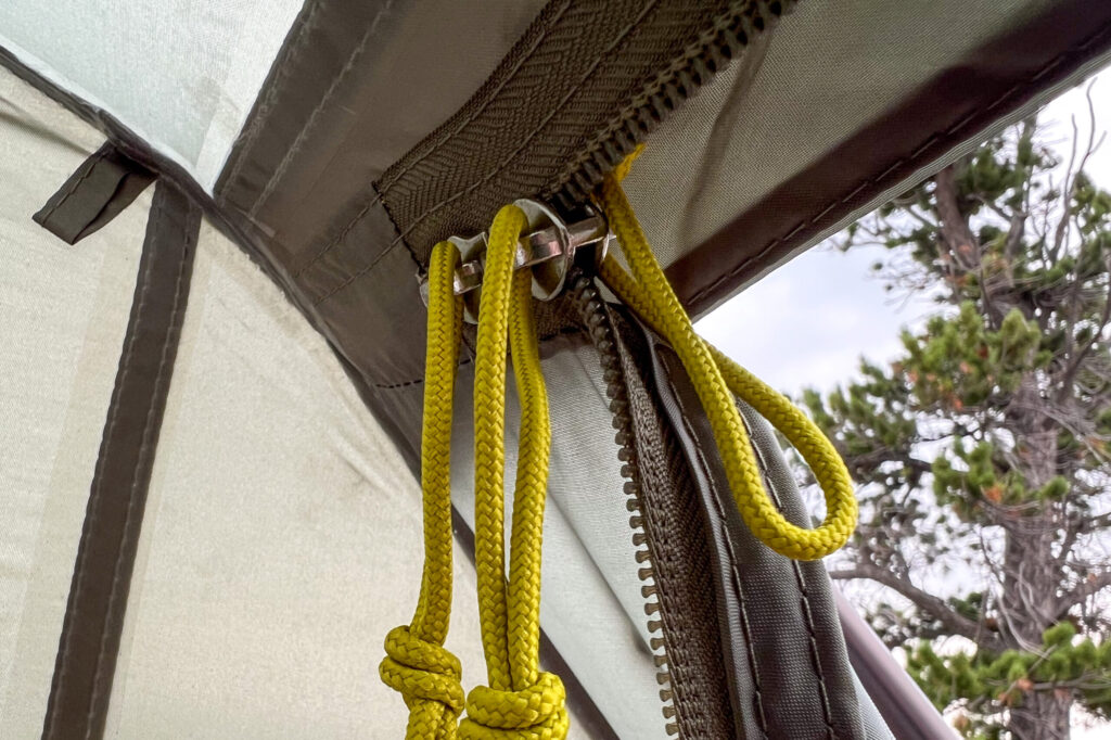 The image shows the double zippers of The North Face Wawona 6 from the inside of the tent.