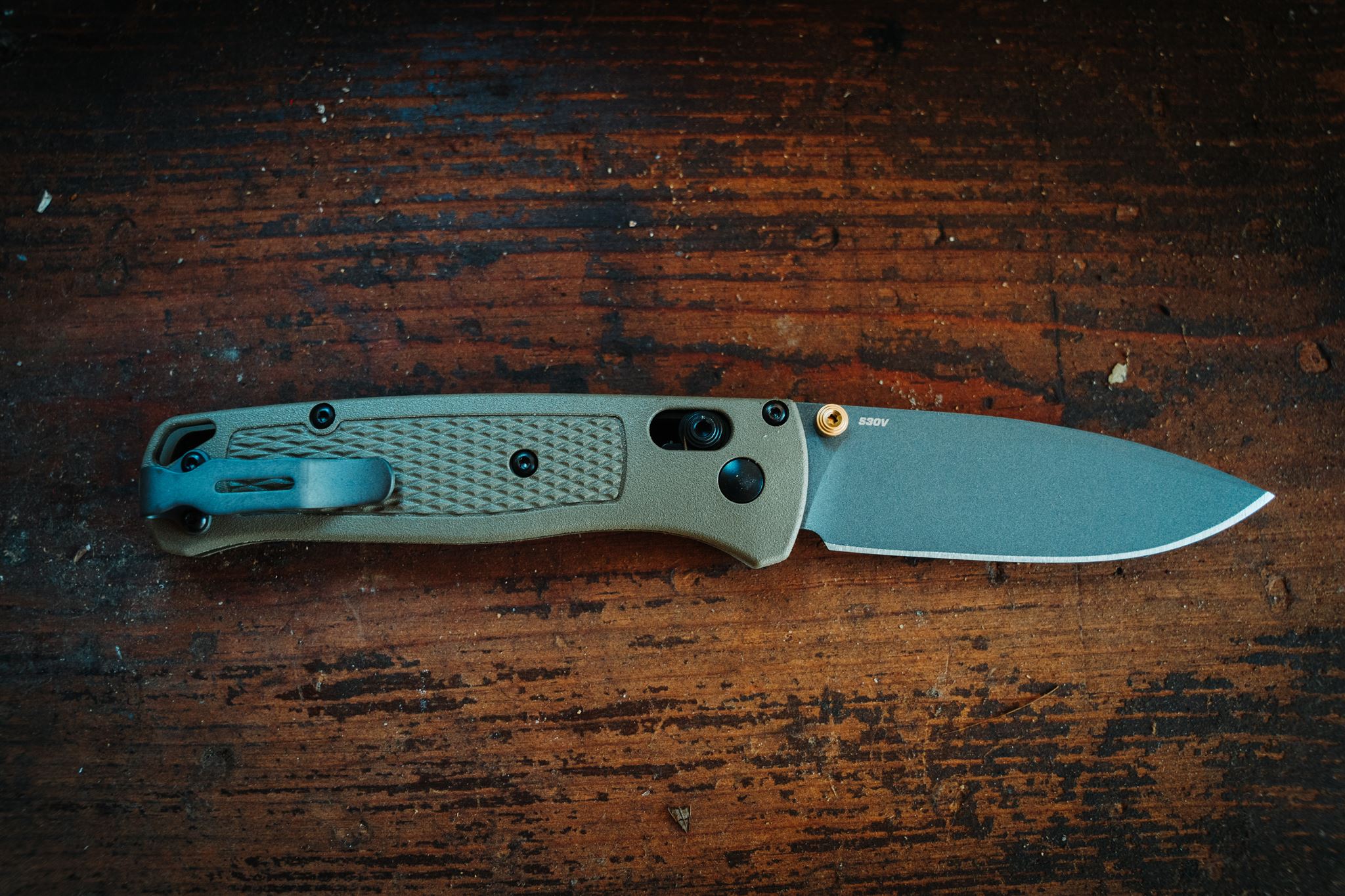 Product photo of the Benchmade Bugout 535 while open to show the blade