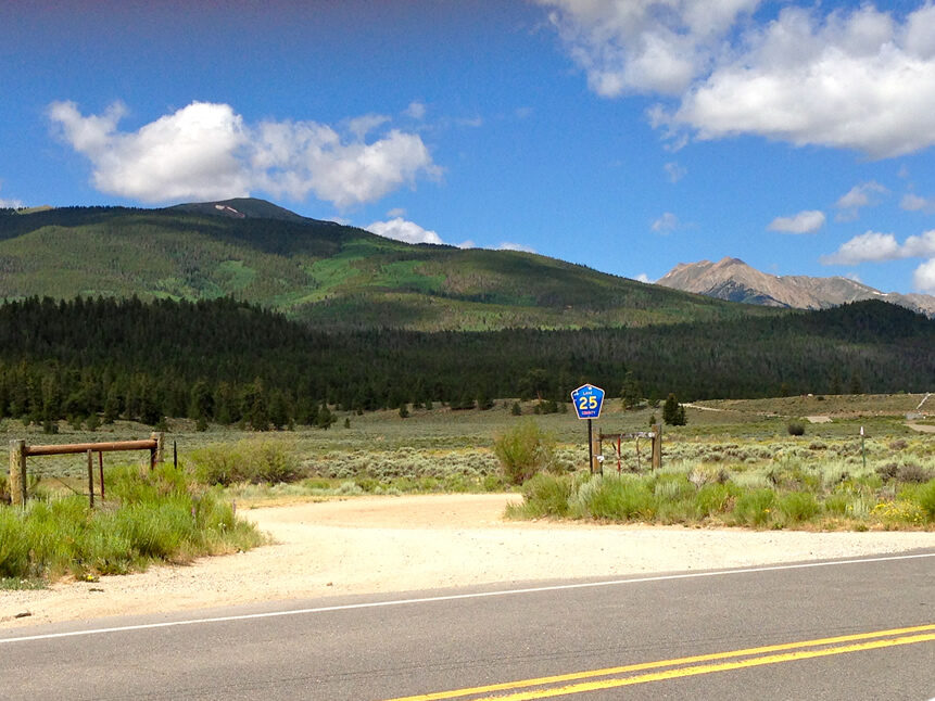 trailhead along road 25 to collegiate peaks loop 