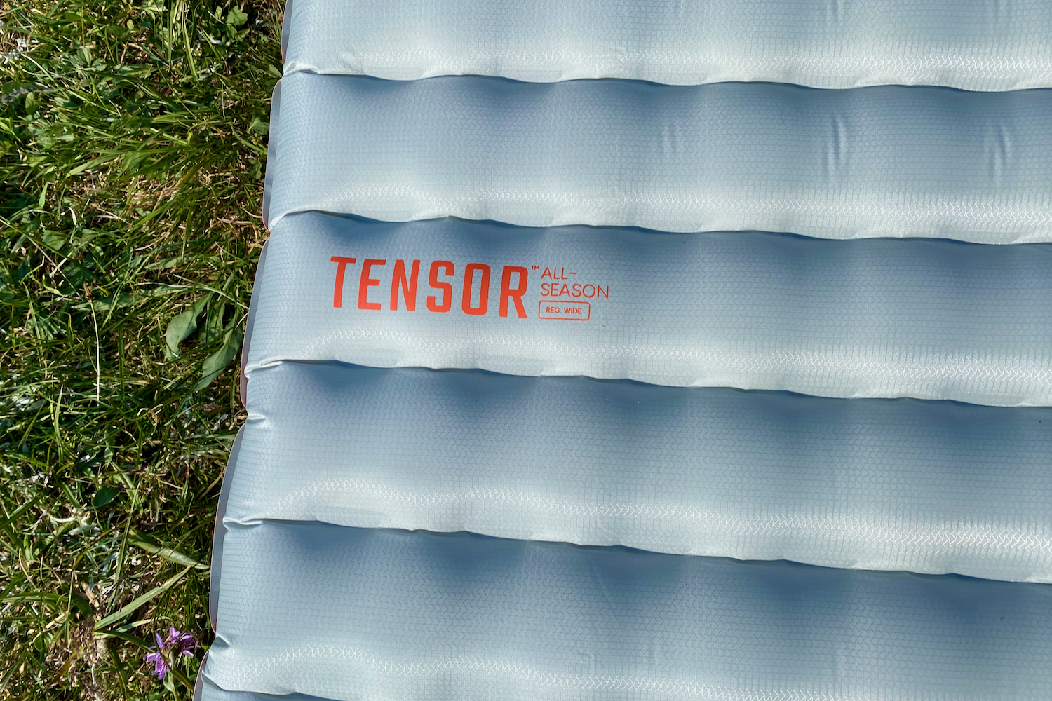 the supportive puffy quilt-like baffles of the top of the tensor sleeping pad so sleepers stay warm all four seasons.