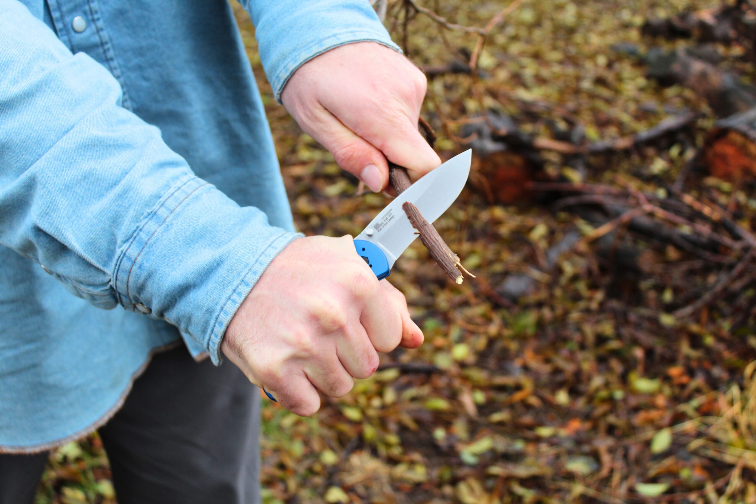 Using the Kershaw Blur pocket knife to whittle a stick