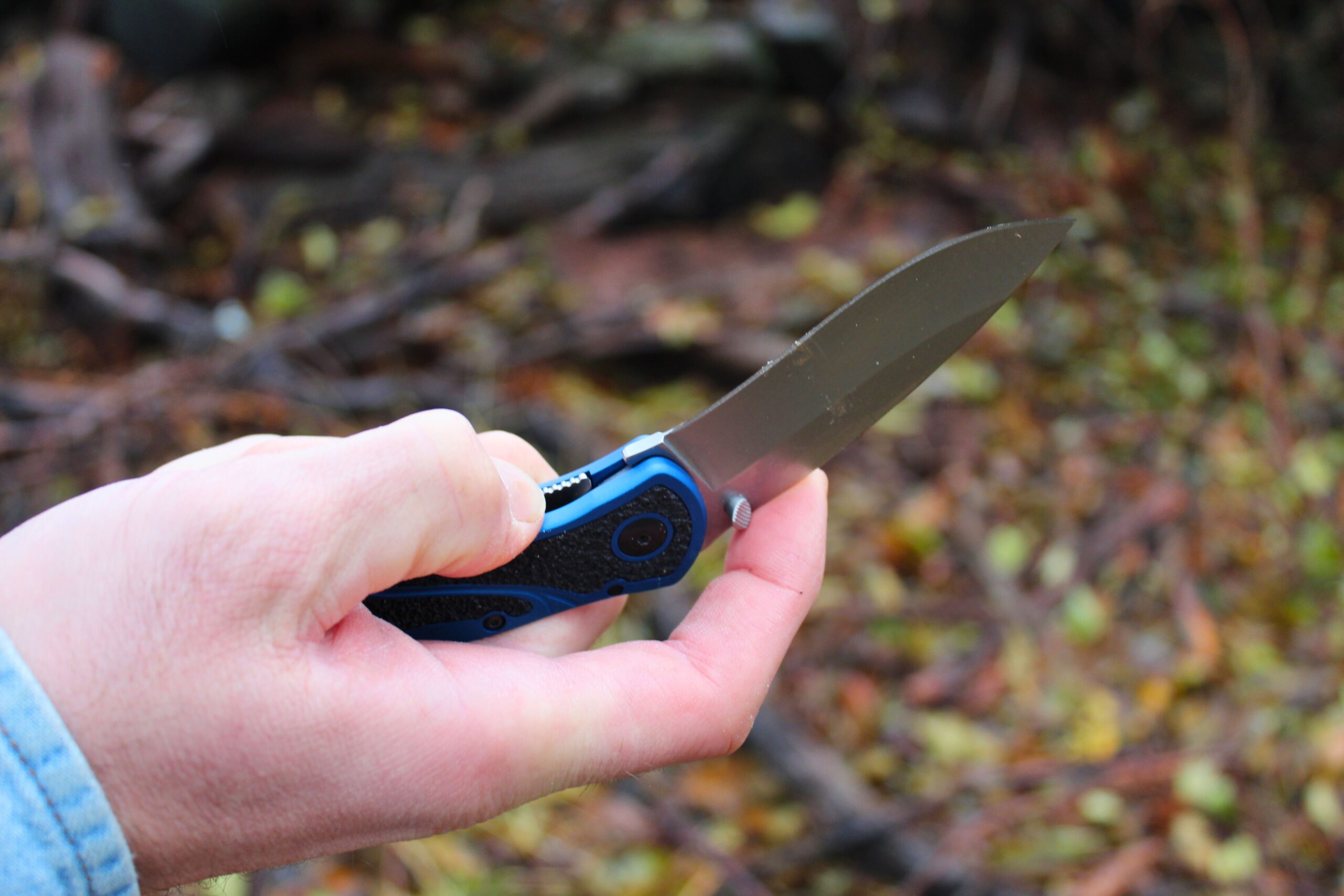 Close up of someone holding the Kershaw Blur and closing the knife using the frame lock.