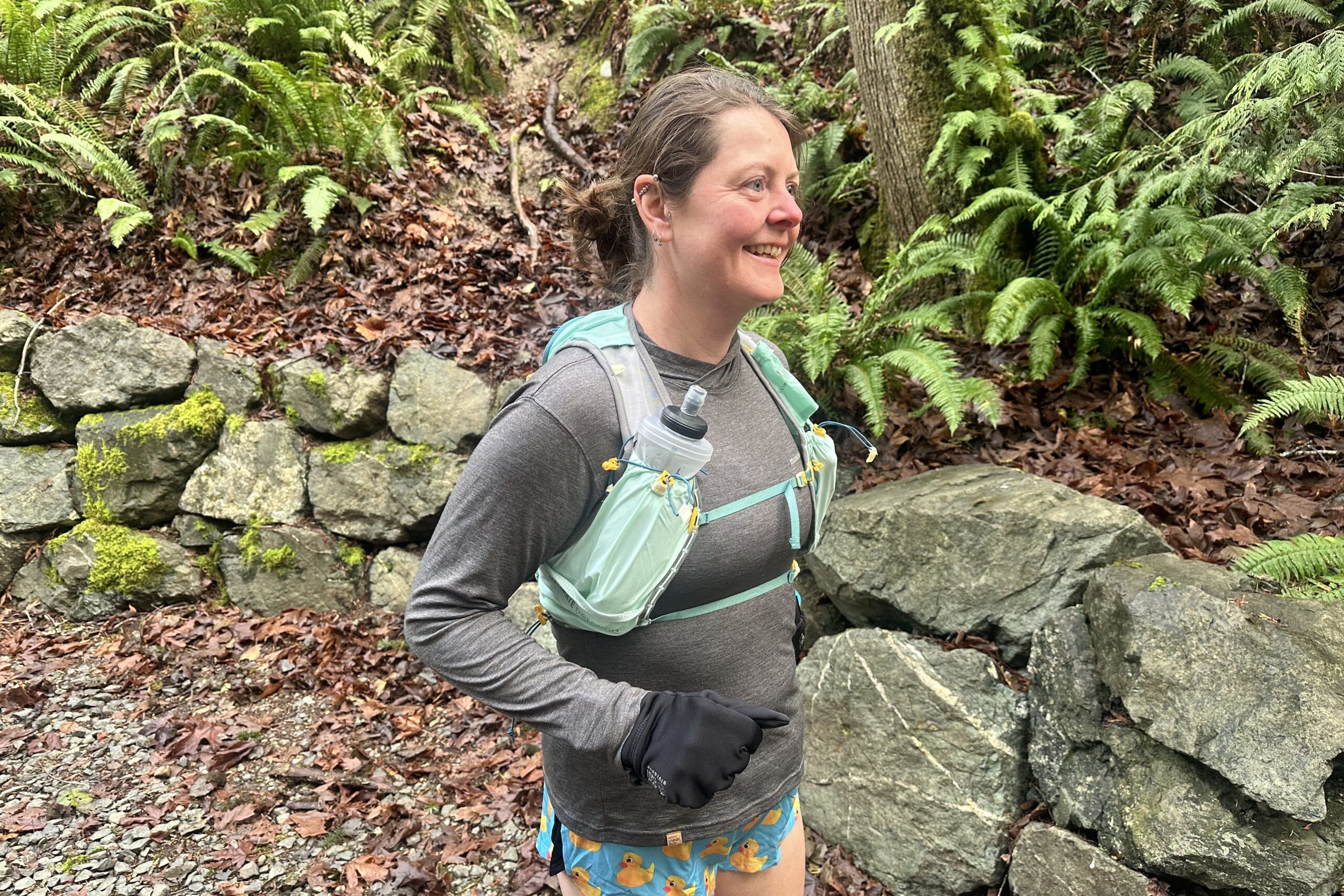 Runner wearing the Ultimate Direction Ultra Vesta 6.0 Hydration Vest