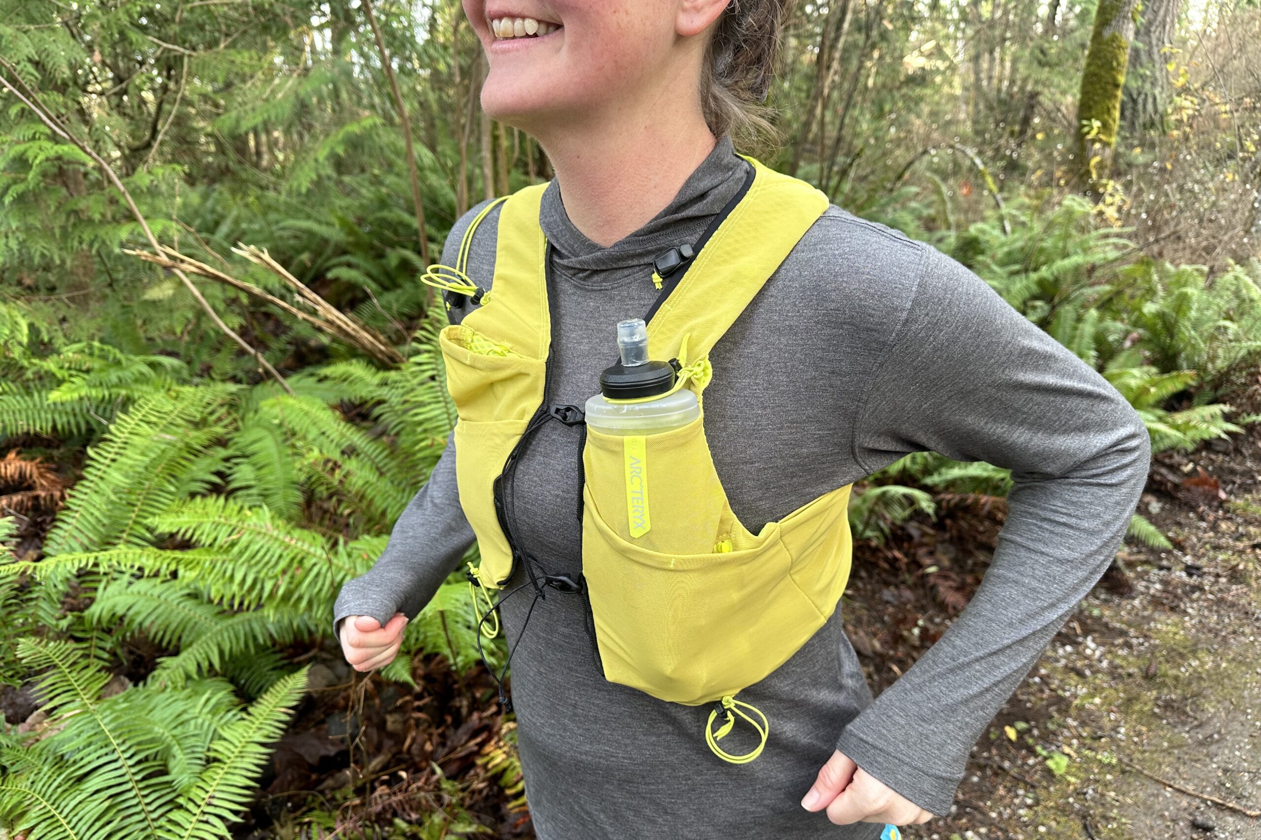 Runner wearing an Arc'teryx Norvan 7 Vest Women's Hydration Vest