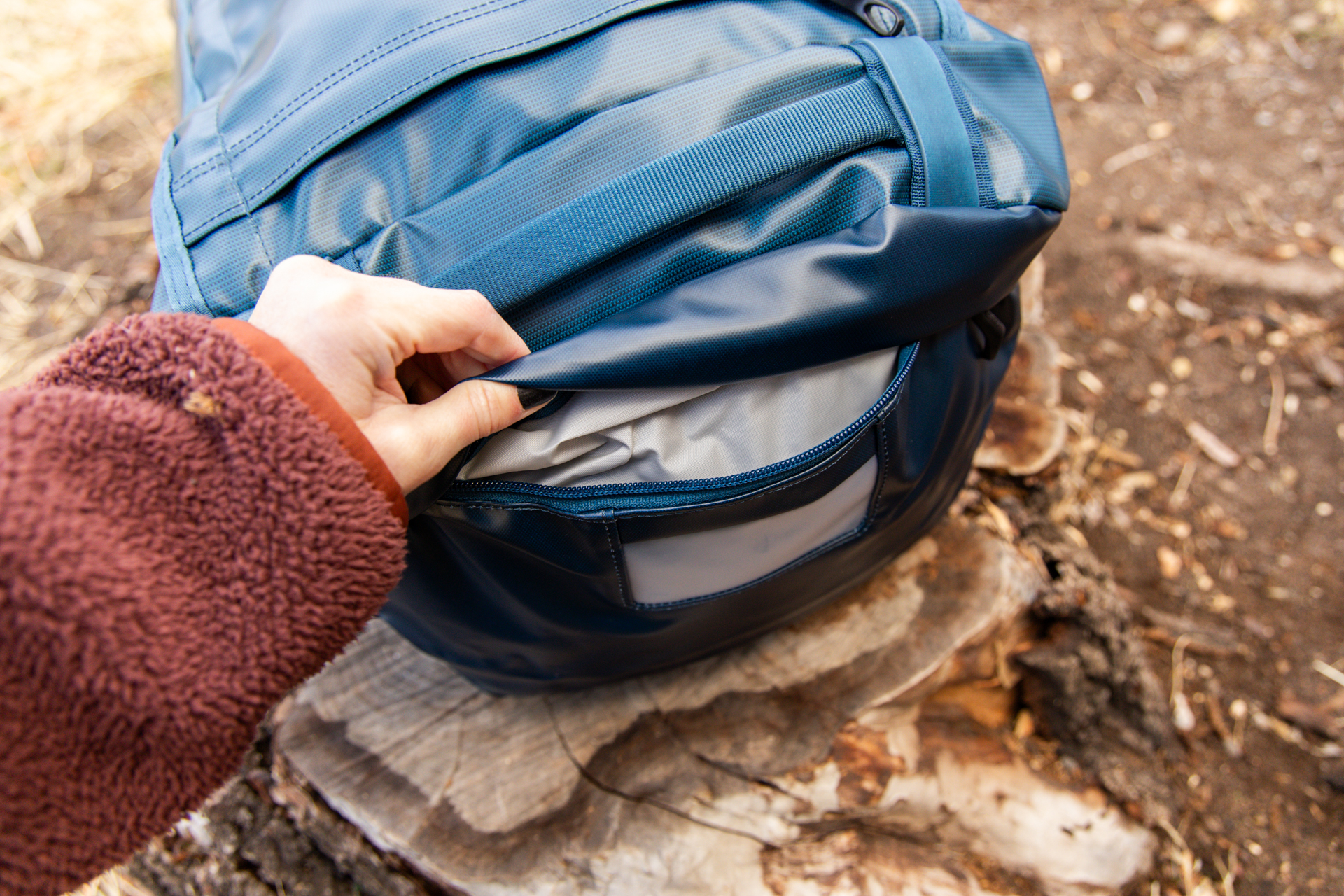 The exterior pocket unzipped on the Osprey Transporter.