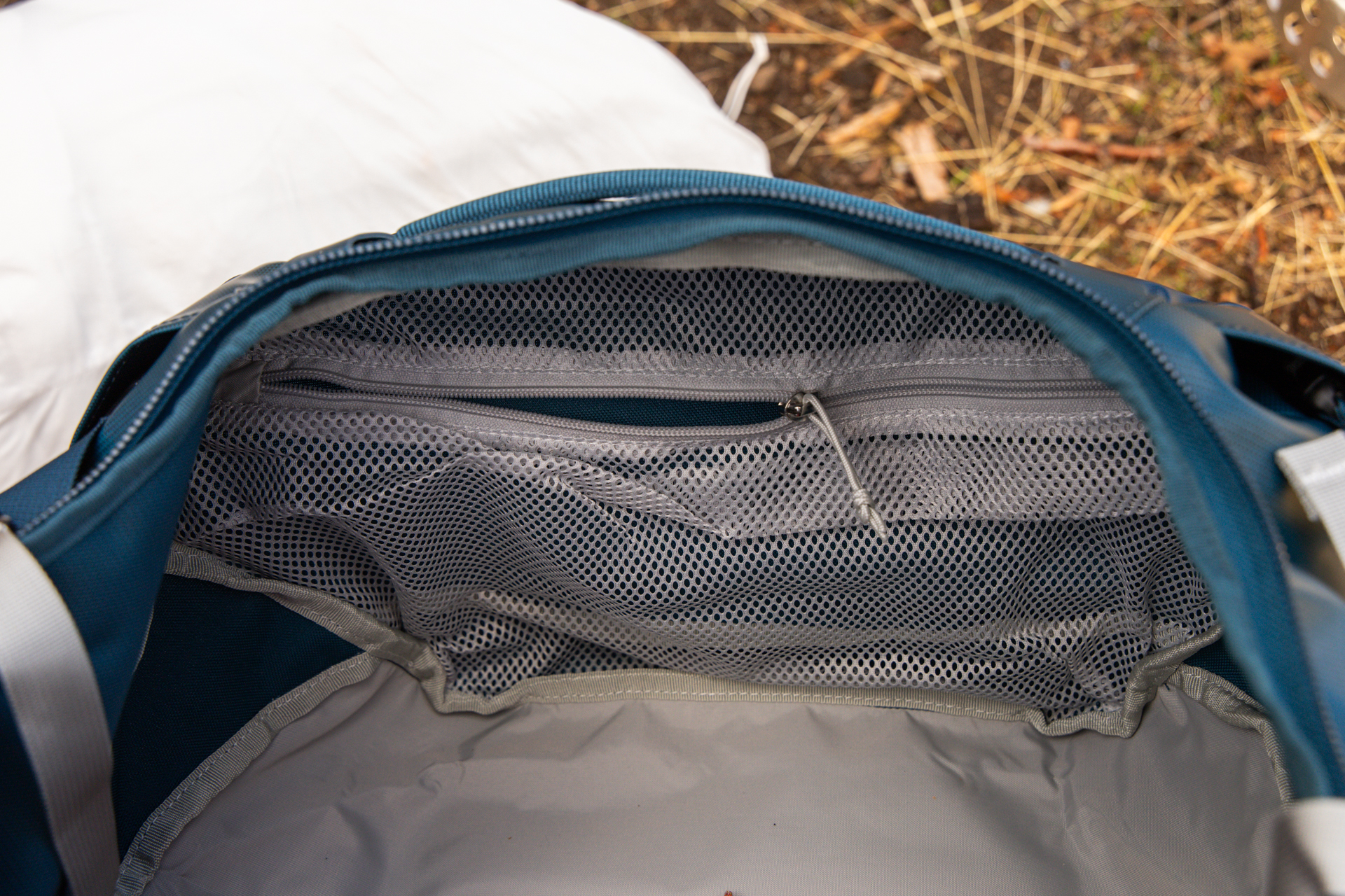 An interior mesh zipper pocket inside the Osprey Transporter duffel.