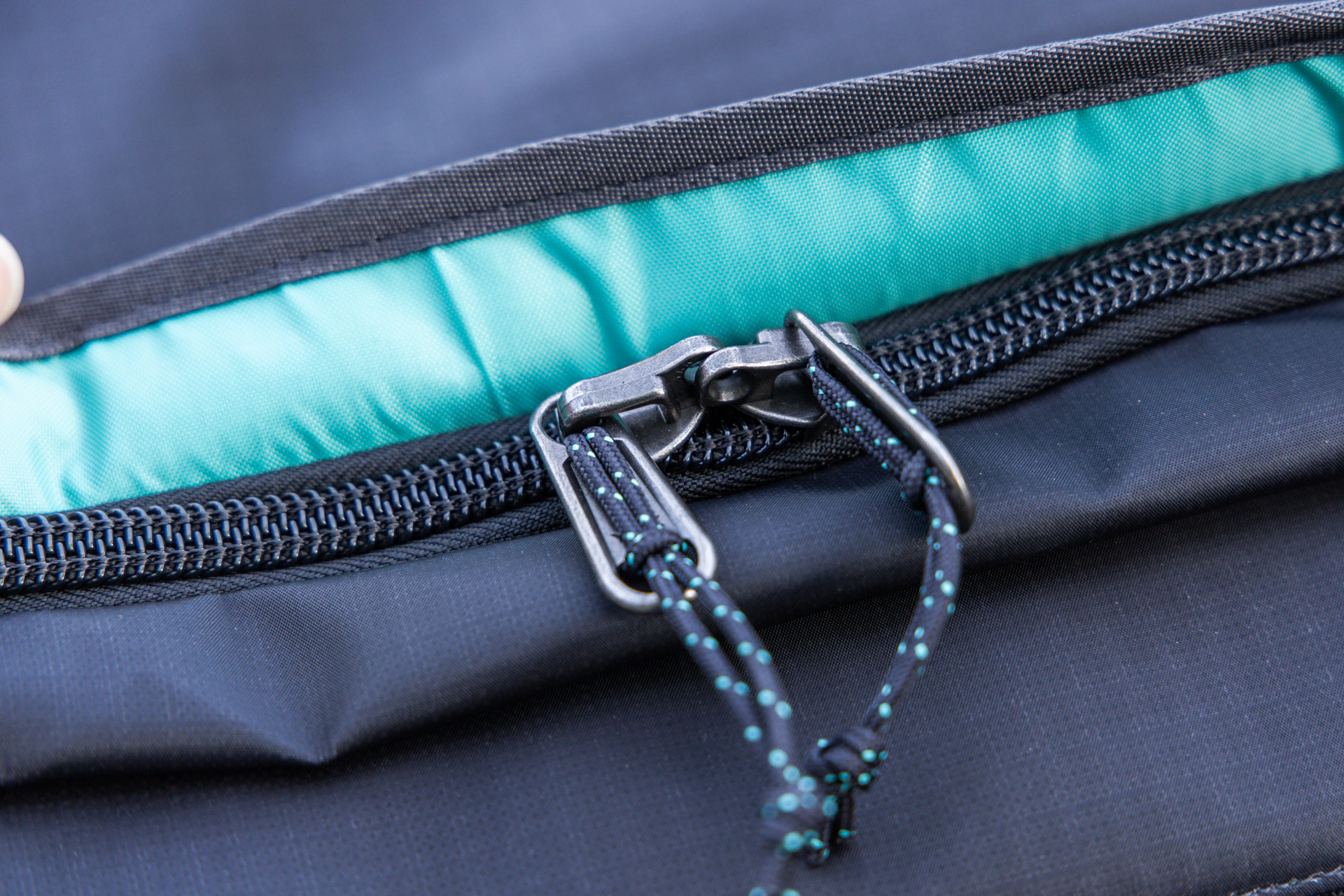 The large, durable zippers on the main compartment.