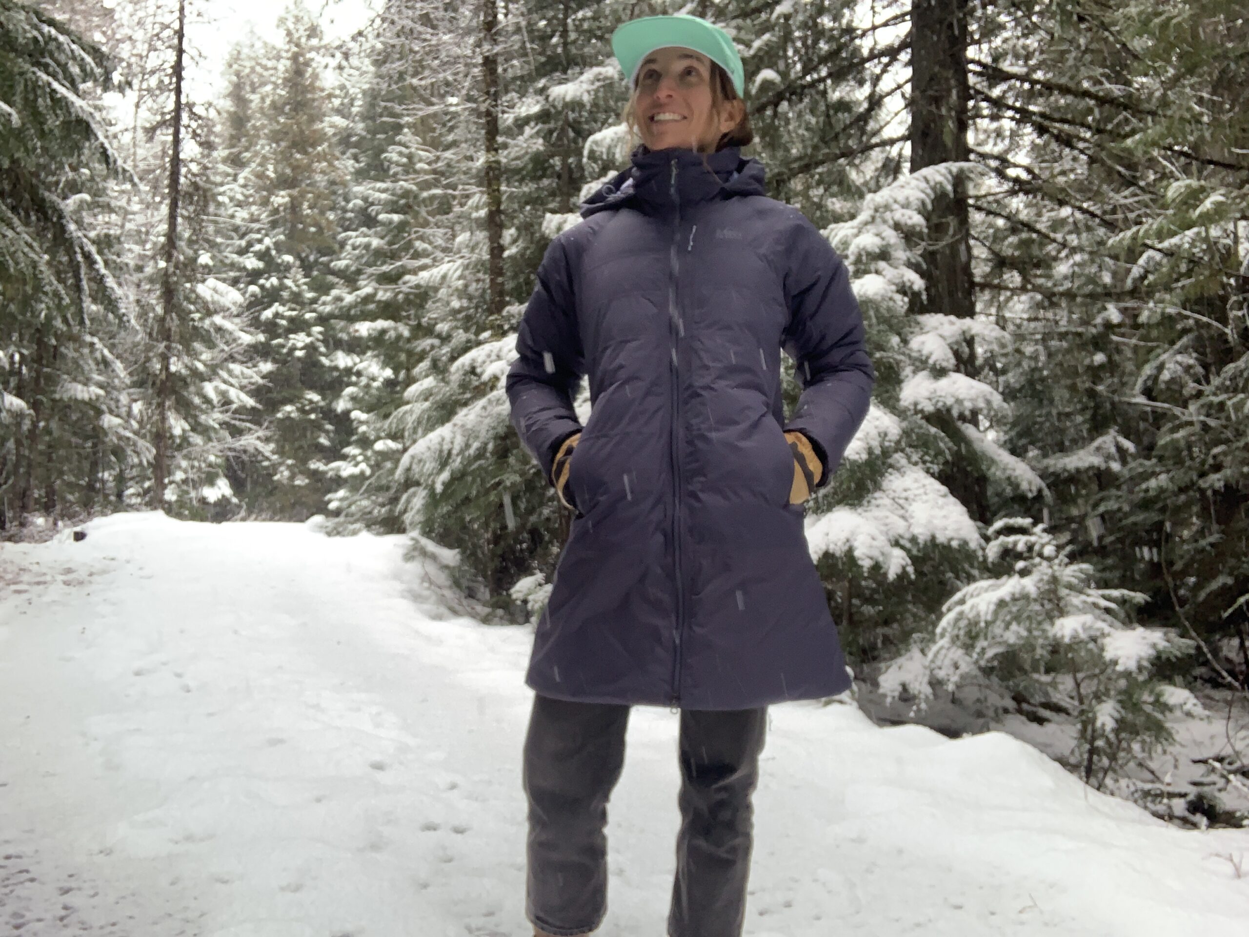 Ladies’s REI Stormhenge 850 Hybrid Winter Parka Evaluation