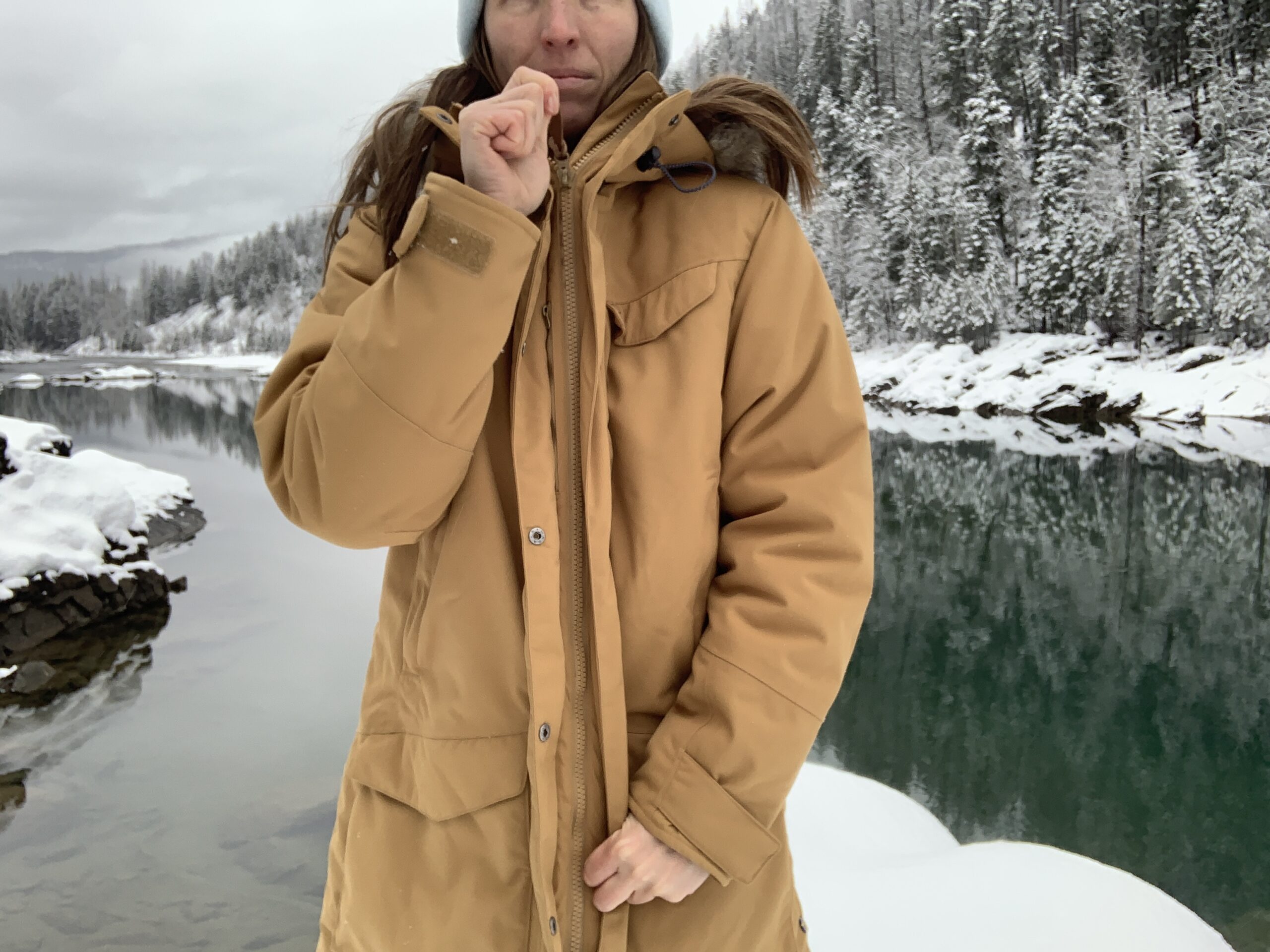 a woman zipping the fjallraven nuuk