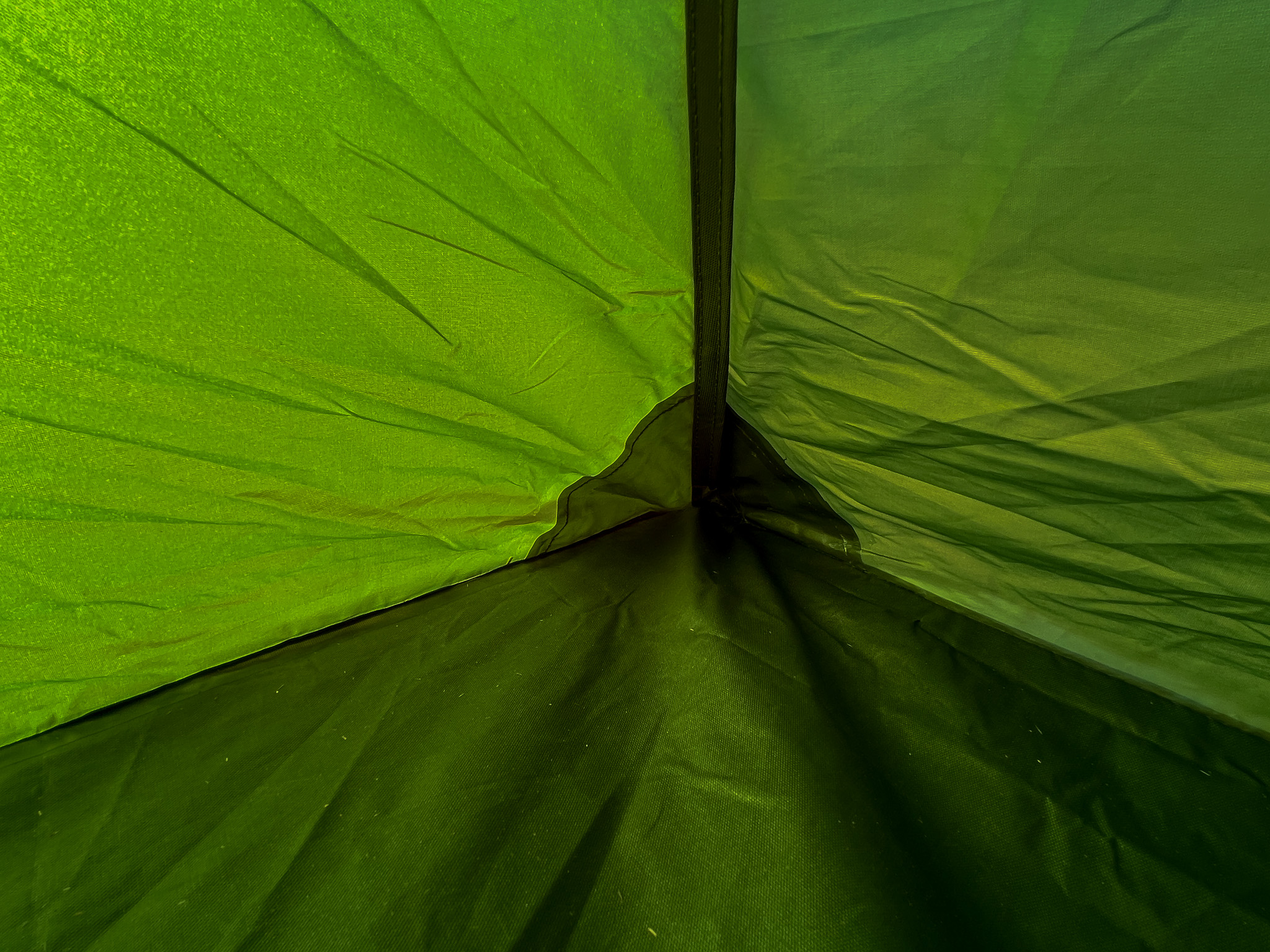 Interior closeup shot of the reinforced corners in the inner portion of the Clostnature Polaris 2.