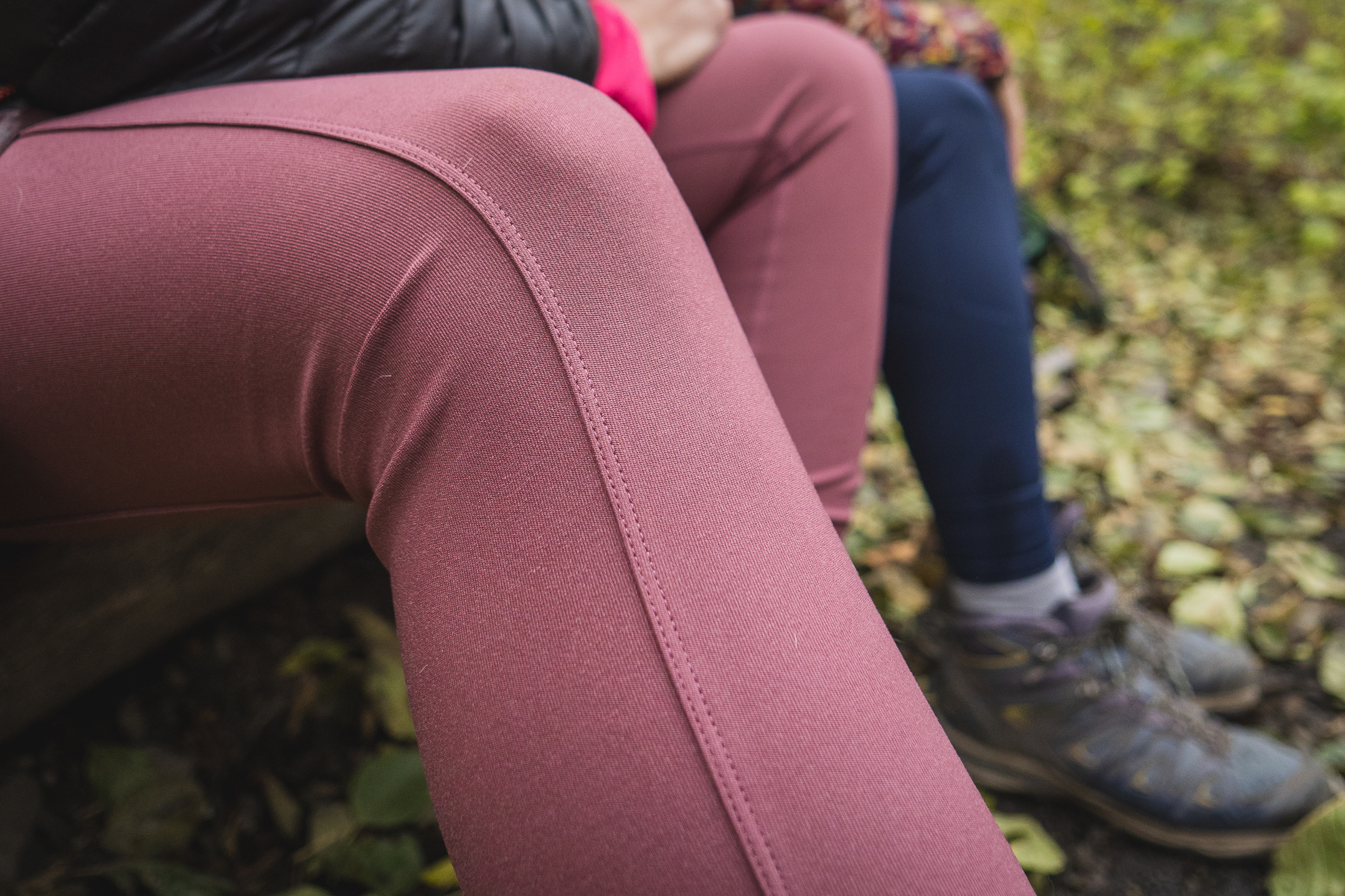 closeup on pinkish/salmon colored leggings, on the knee and shin