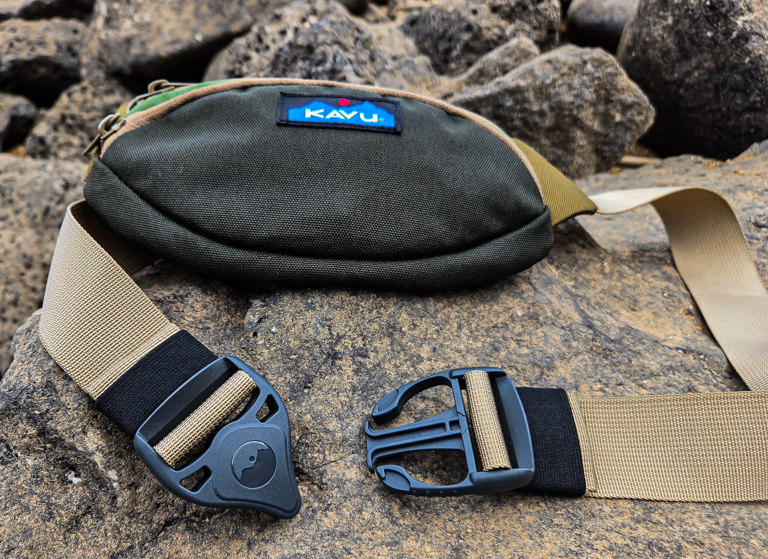 the kavu spectator on the ground showing the wide waist belt and buckle 