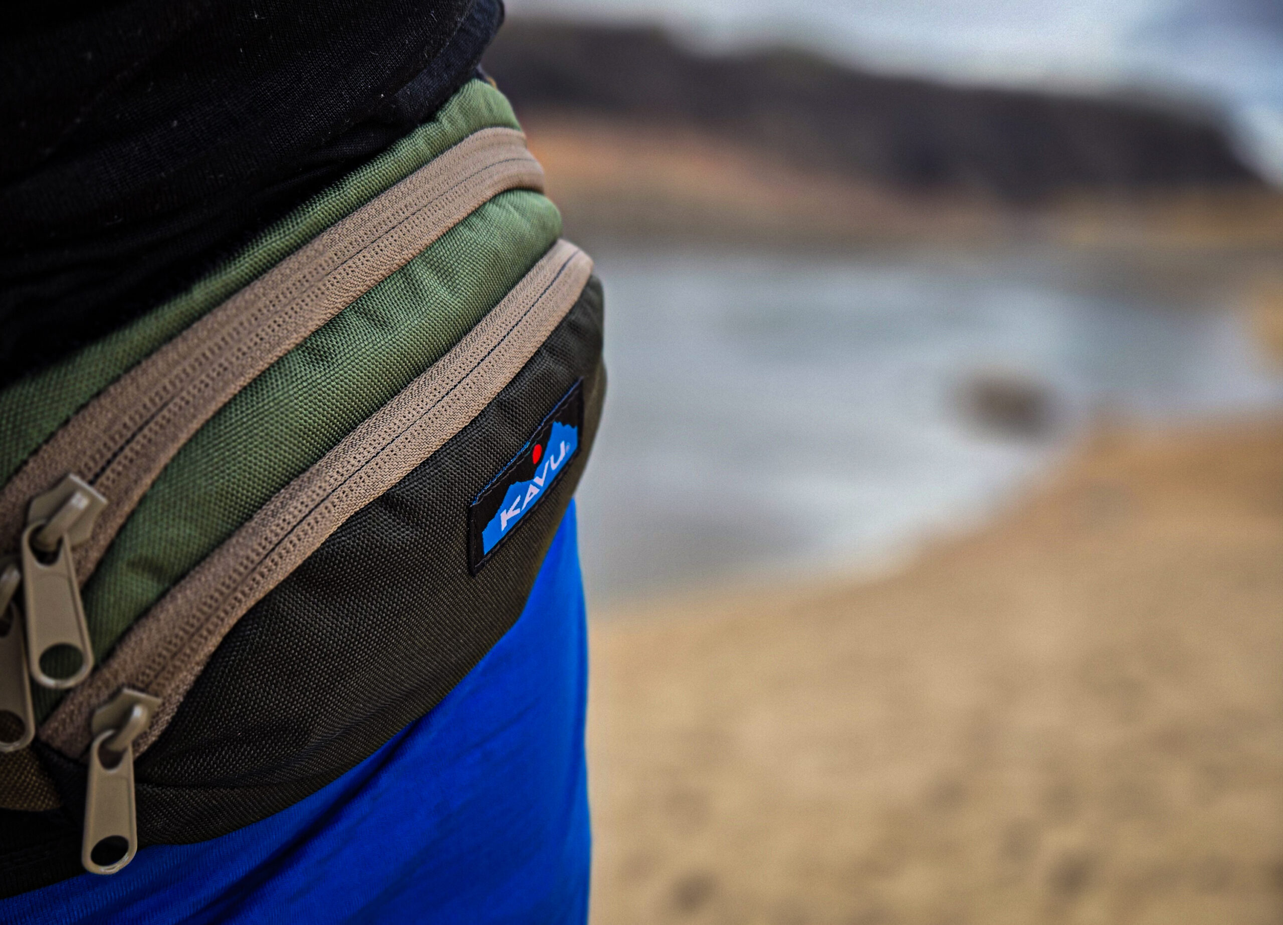 close up of the two zipper pockets of the spectator waist pack