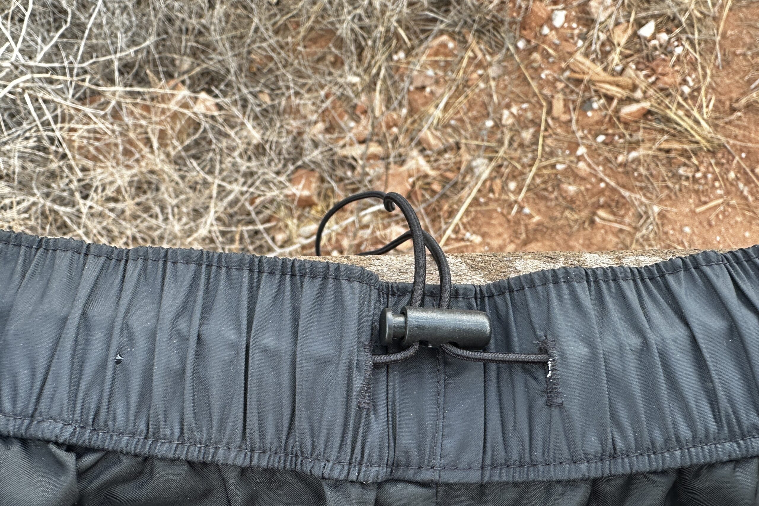 Image of the black Columbia Rebel Roamer II waistband area on a wood fence rail.