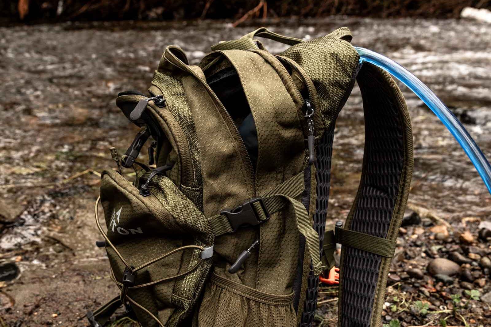 Details of TETON Sports Oasis 18L Hydration Pack - a side view of the pack